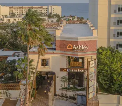 Ashley Furniture HomeStore in Los Cabos, México